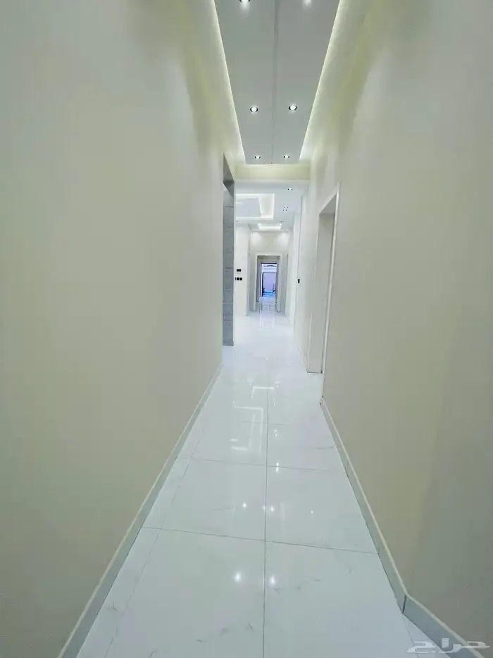 للبيع ادوار ارضي بحوش مدخل سيارة من 550 الف شمال الخميس 18