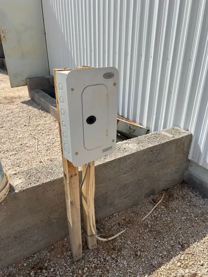 اغراض مزرعة غرفة وشبوك وغيرها 11