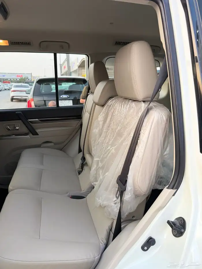 ميستوبيشي باجيرو 2020-فل كامل علامات ذهبيه عداد 35 الف فقط 14