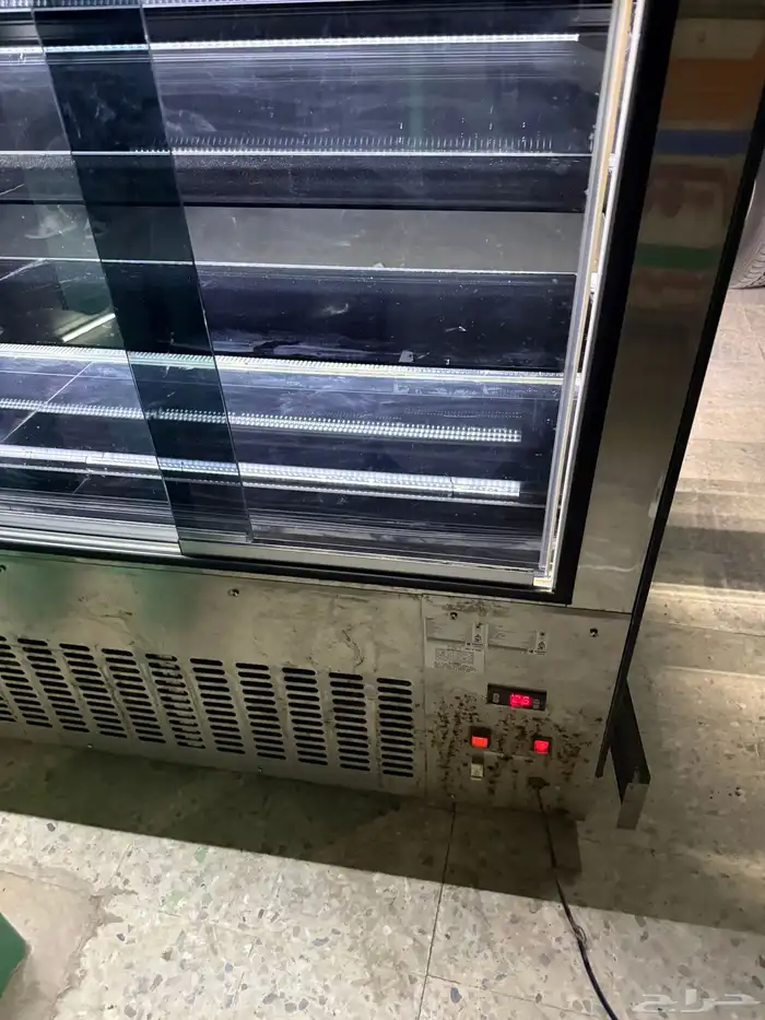 ثلاجه عرض للبيع 1