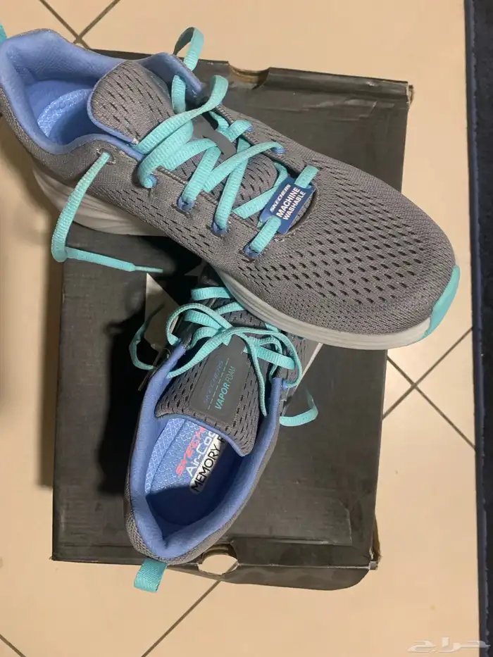 حذاء سكتشرز جديد 0