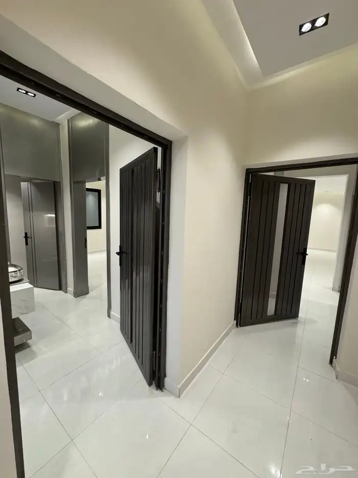 للبيع شقق تمليك علوي مع سطح خاص ومصعد حي المعارض 520 الف 3