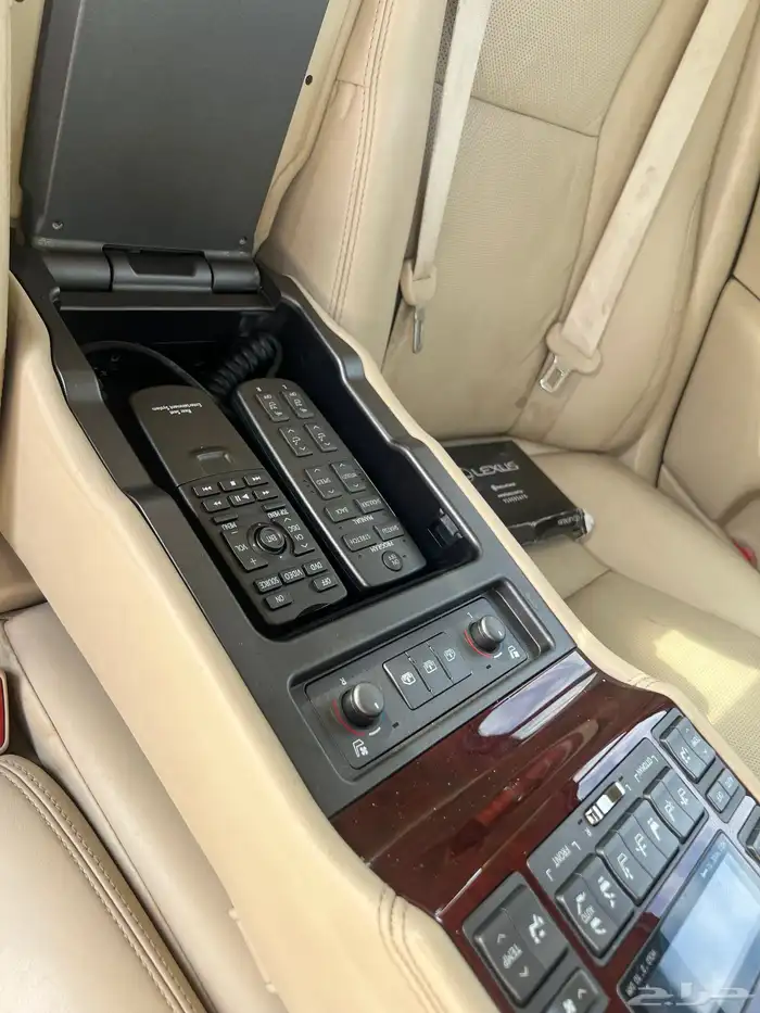 لكزس LS460L 2010. مخزن 9