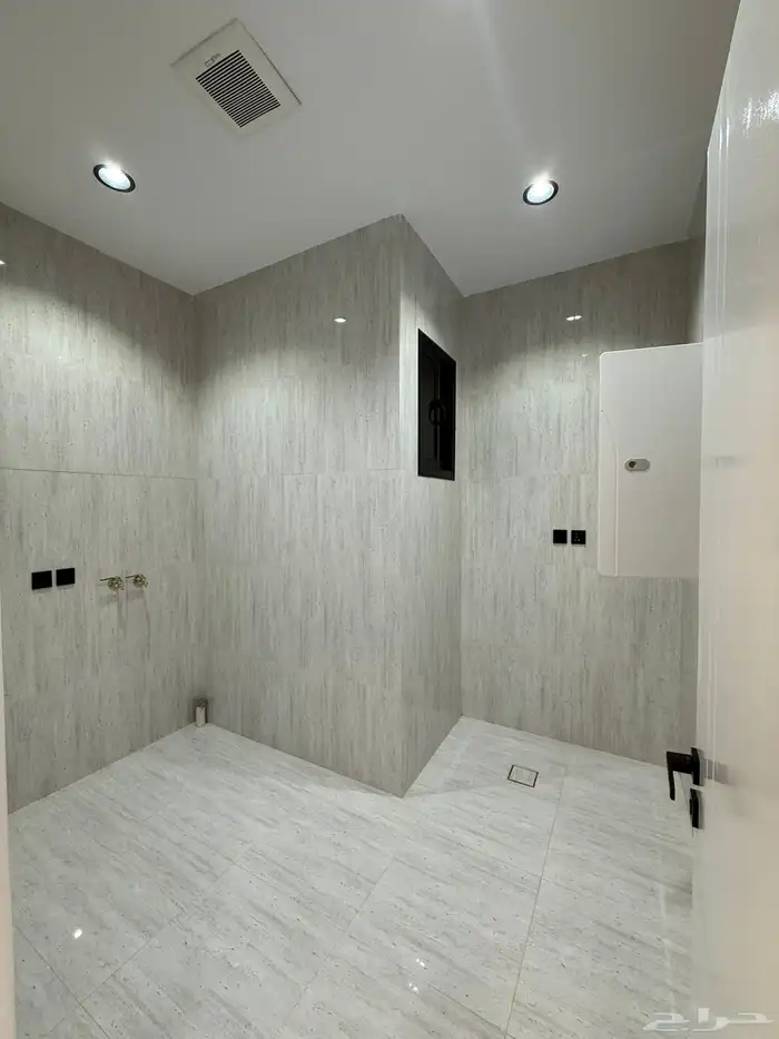 للبيع ادوار تمليك علويه بمساحات كبيره شرق الخميس حى الراقي 13