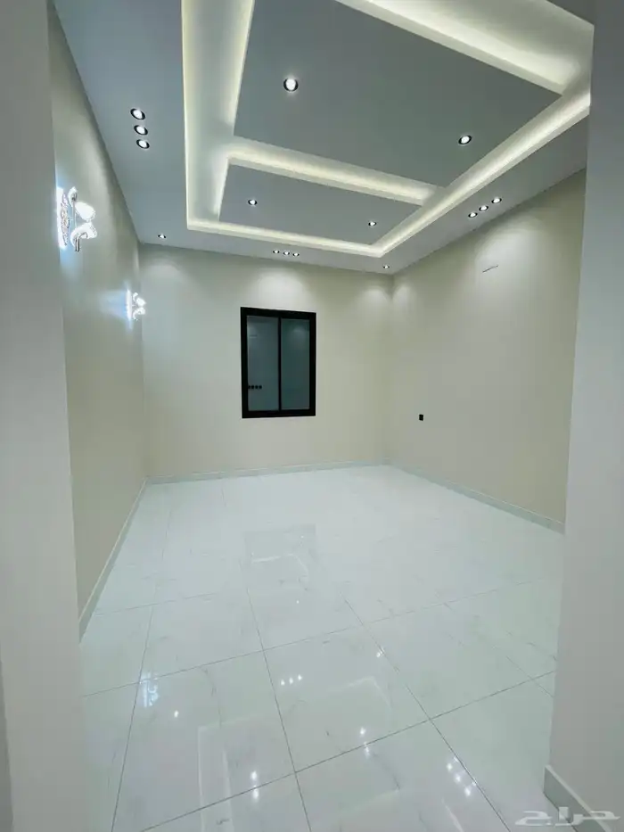 للبيع ادوار ارضي بحوش مدخل سيارة من 550 الف شمال الخميس 13