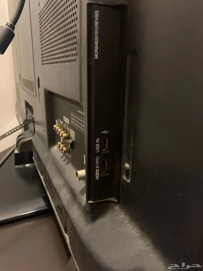 تلفزيون 50 بوصه LG بحاله ممتازه مع ريموت 5