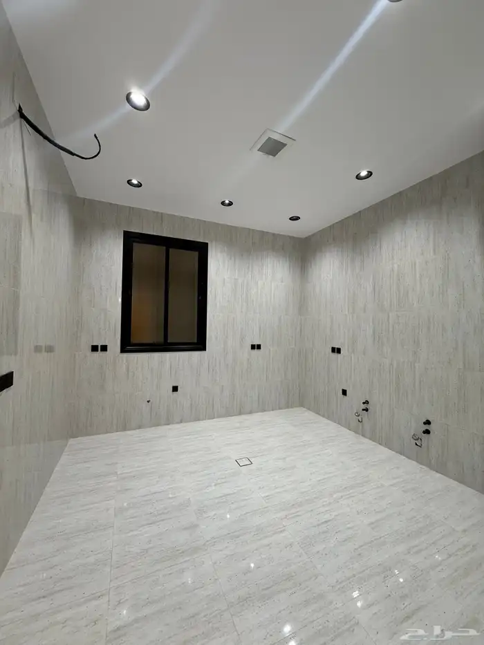 للبيع شقق علويه وارضيه بسعر صيدة بدرة الموسي ع برحه مسجد 44