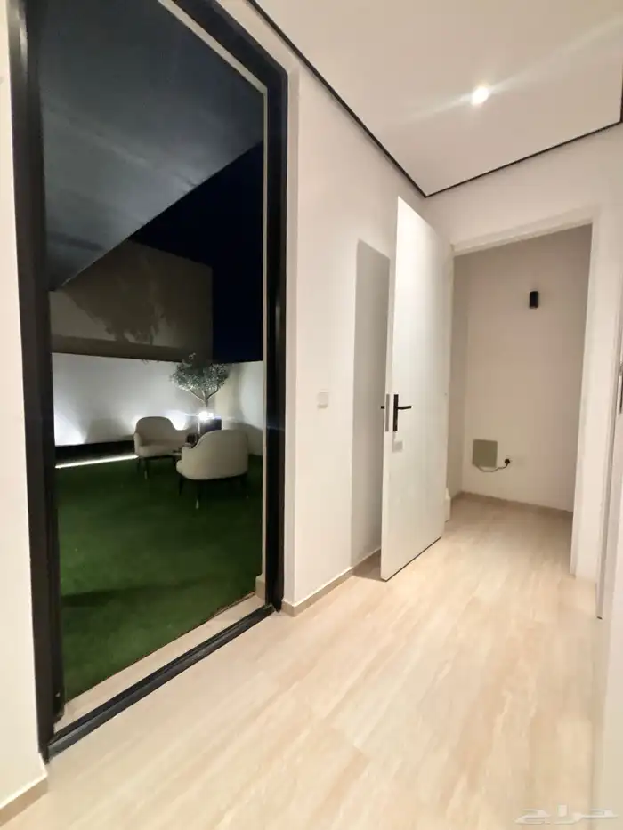 للبيع شقة بتصميم فاخر   مسبح   مصعد   موقف خاص 12