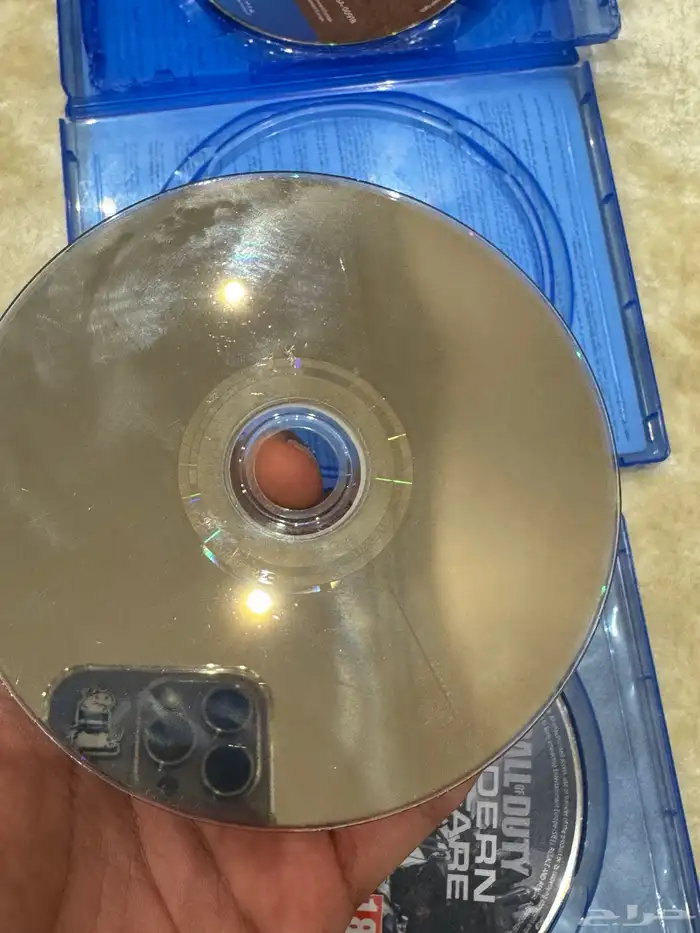 سوني 5   بلايستيشن 5 نظييف  مع اغراض زياده 10