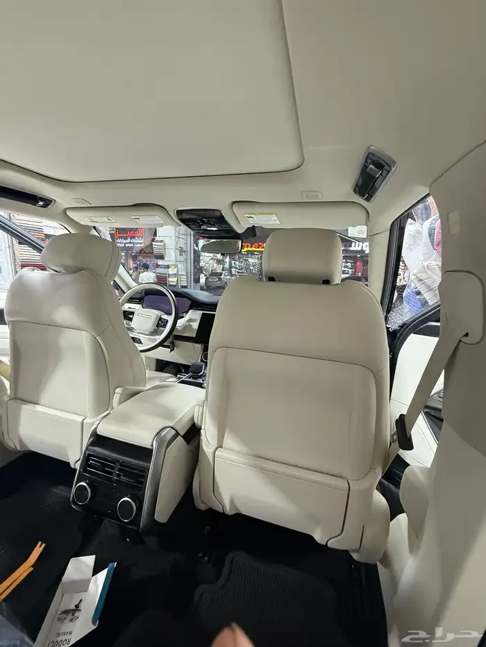 شاشات مراتب خلفية رنج روفر 2024 إلى 2025 نفس شكل الوكا 23