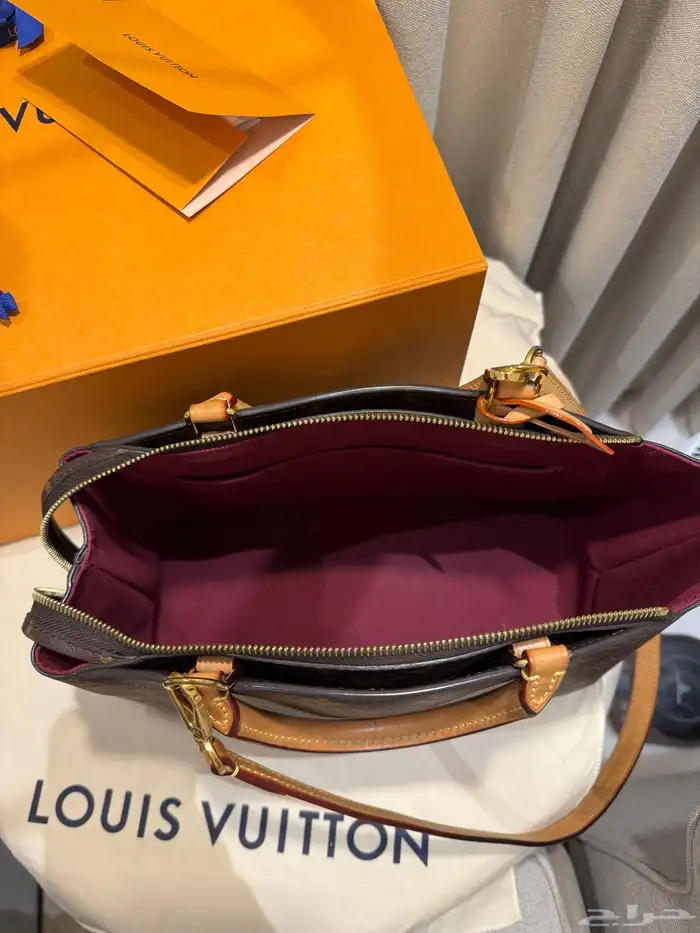 شنطةماركةLVشبه جديده 1