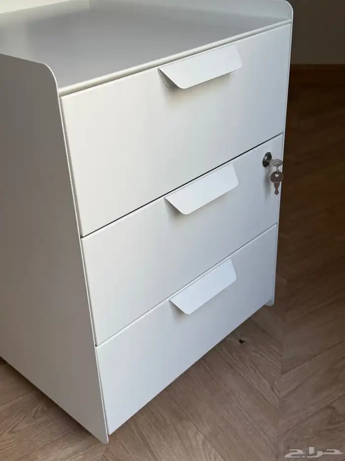 للبيع 4 مكتب مع كرسي وأدراج 2500 ريال 3