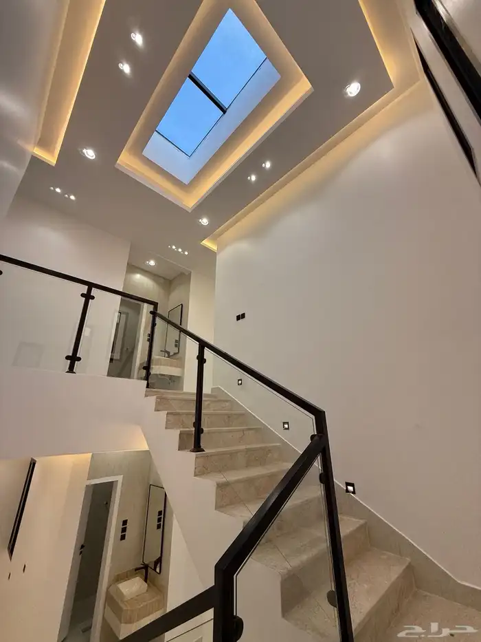 للبيع ارواف علويه وشقق ارضيه تشطيب فندقي ف احد رفيده 36