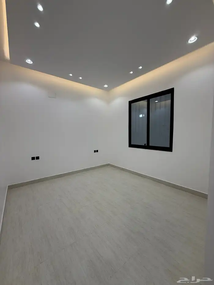 للبيع ارواف علويه وشقق ارضيه تشطيب فندقي ف احد رفيده 16