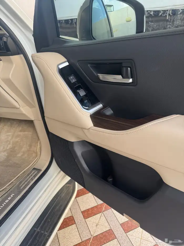 جيب لاندكروزر مديل 2024 الفئه رقم 4 2