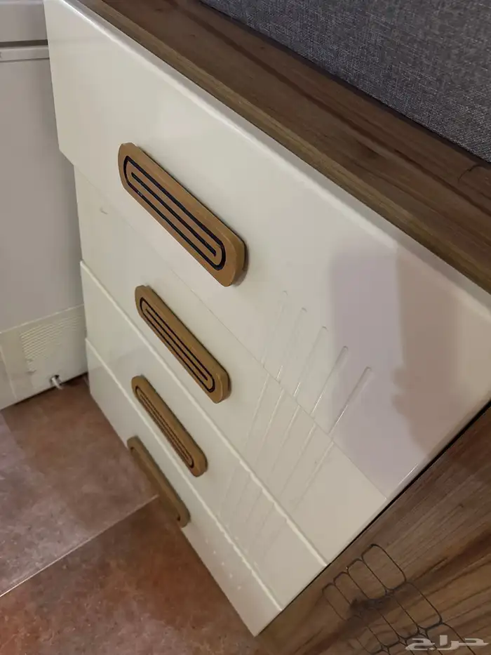 تسريحه مع مرايه كامله ودرج سحاب استخدام نظيف 0