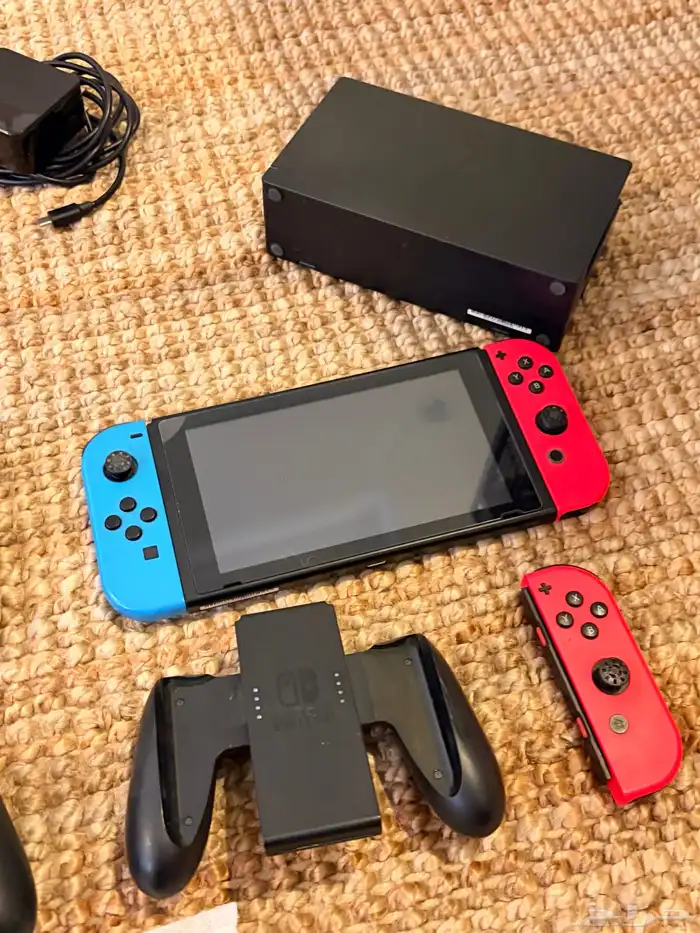 جهازين نينتندو سويتش مع وحدات تحكم إضافية 1