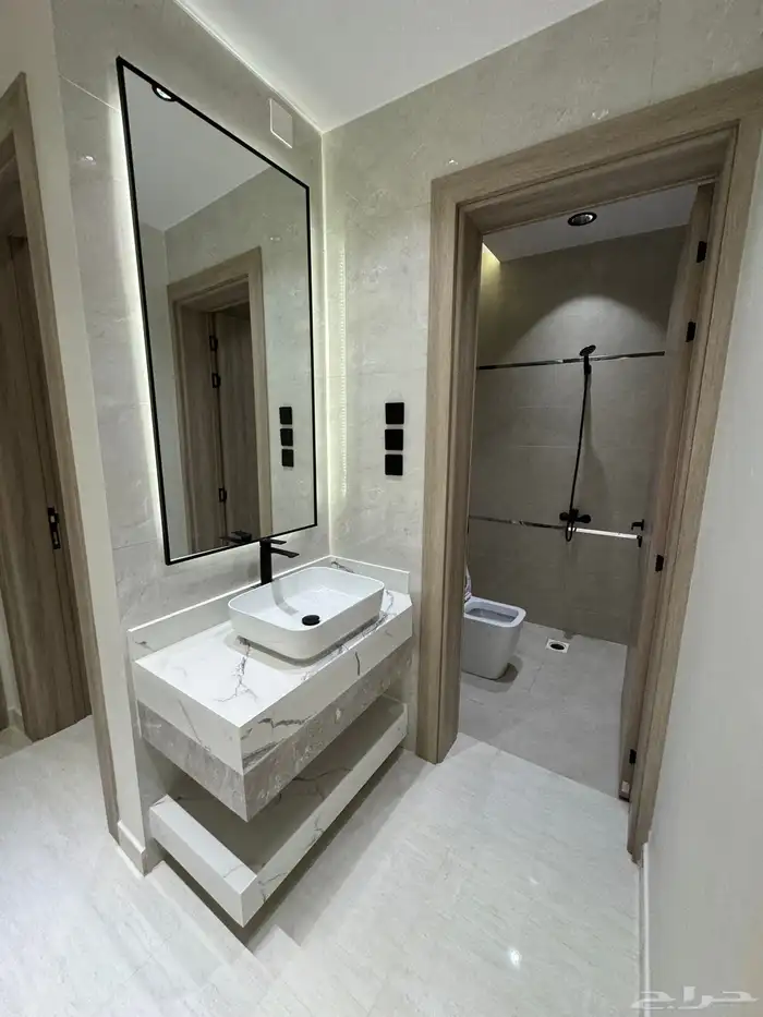 للبيع بأحد رفيده دور تمليك أرضي 6 غرف بمدخل سياره تشطيب vip 12