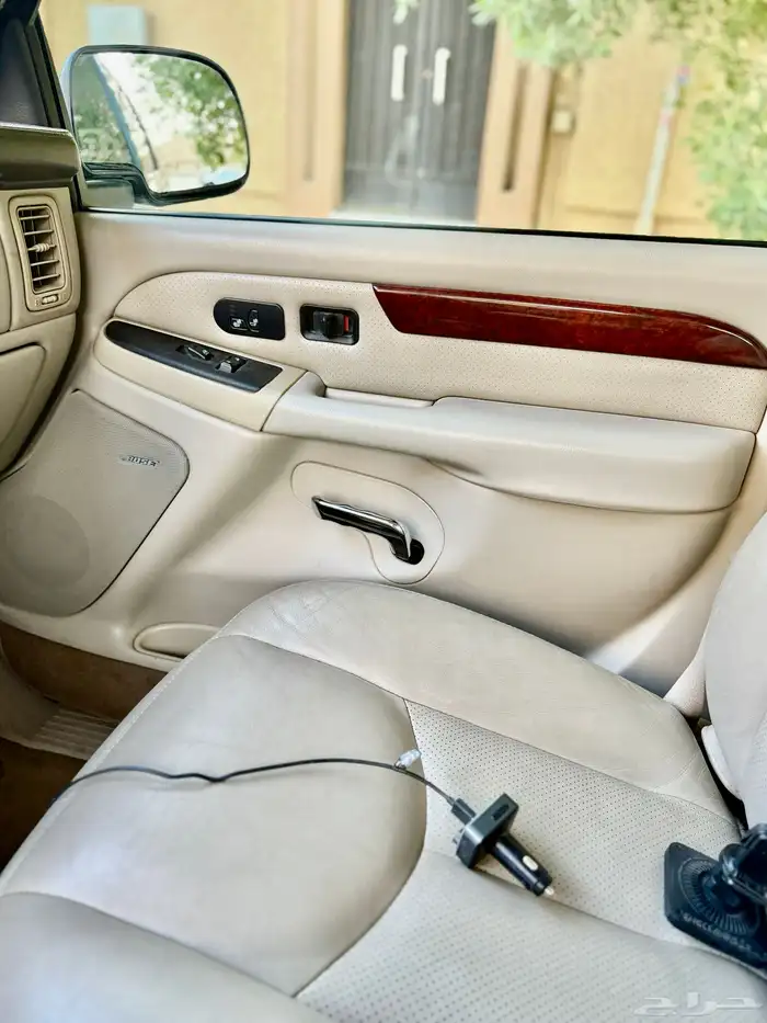 كاديلاك اسكاليد 2005 ممشى قليل مخزن 16