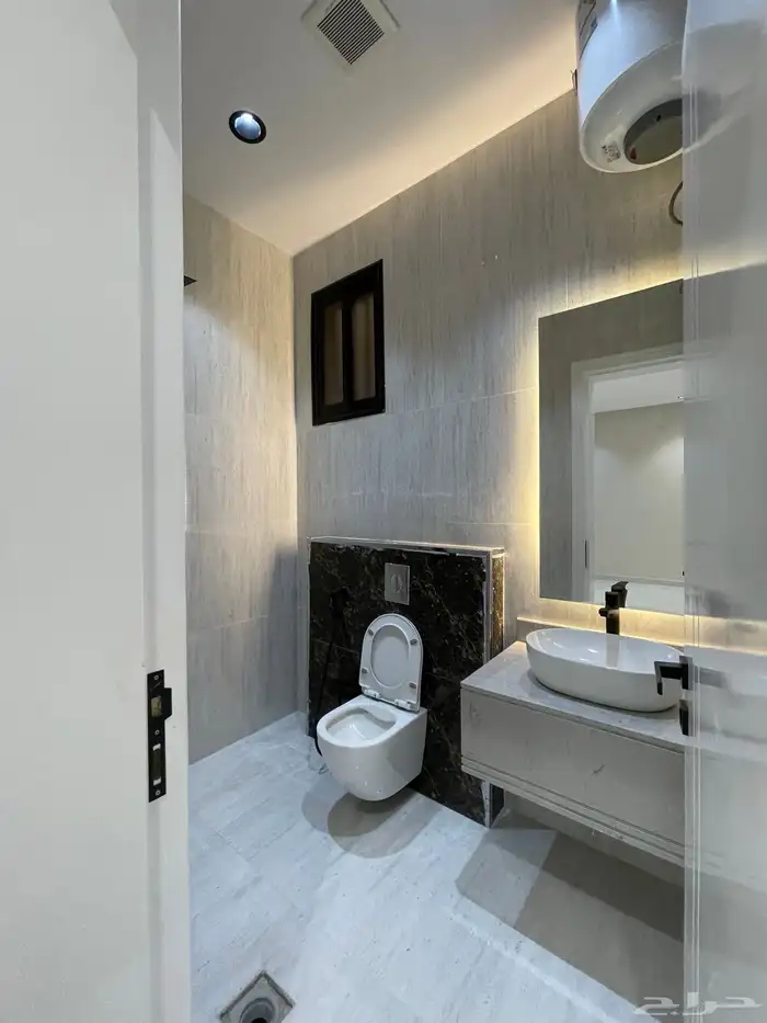 للبيع فيلا روف دور ثانى مع ملحق بدرج خارجى قرب نادى ضمك 15