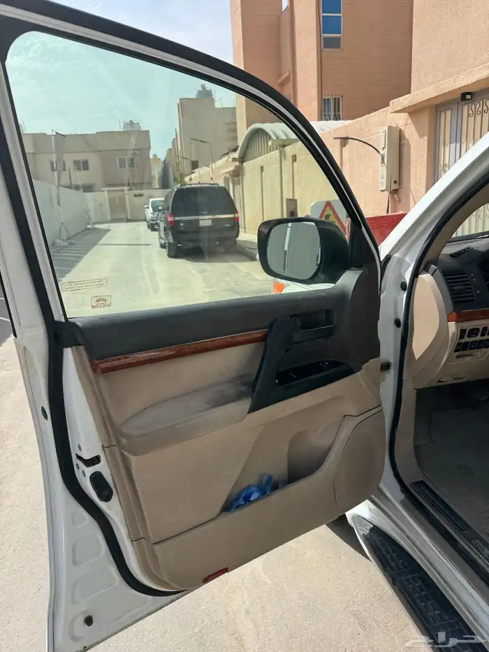 جيب لاندكروزر 2014 8