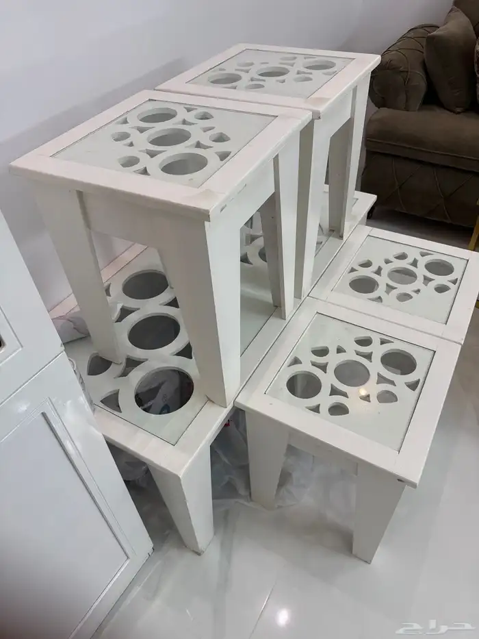 طاولات خدمة..طاوله كبيره مع 4طاولات صغيره لخدمة الضيوف 1