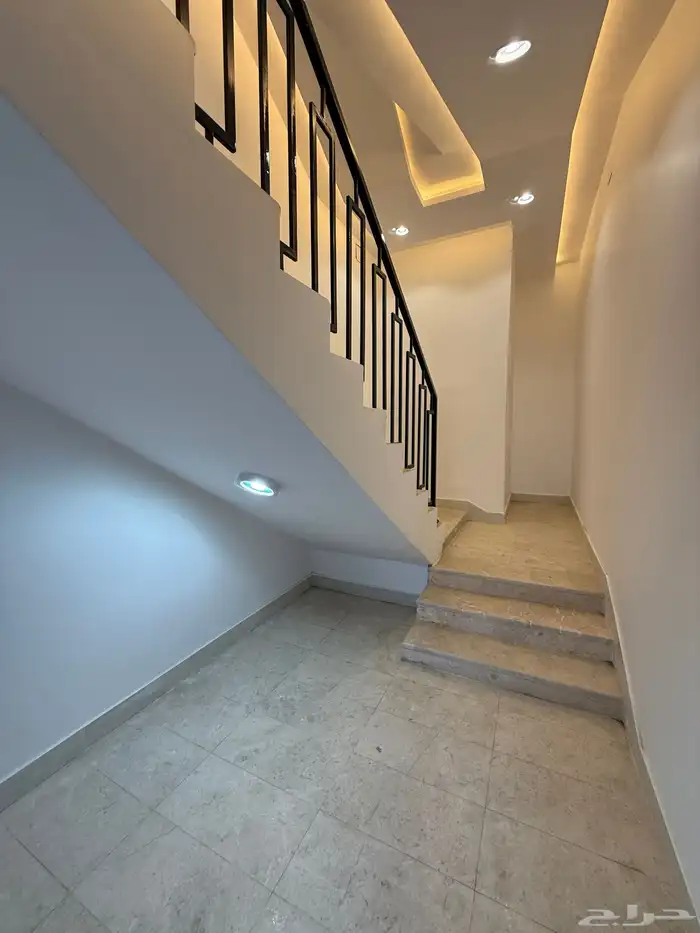 للبيع ارواف علويه وشقق ارضيه تشطيب فندقي ف احد رفيده 19