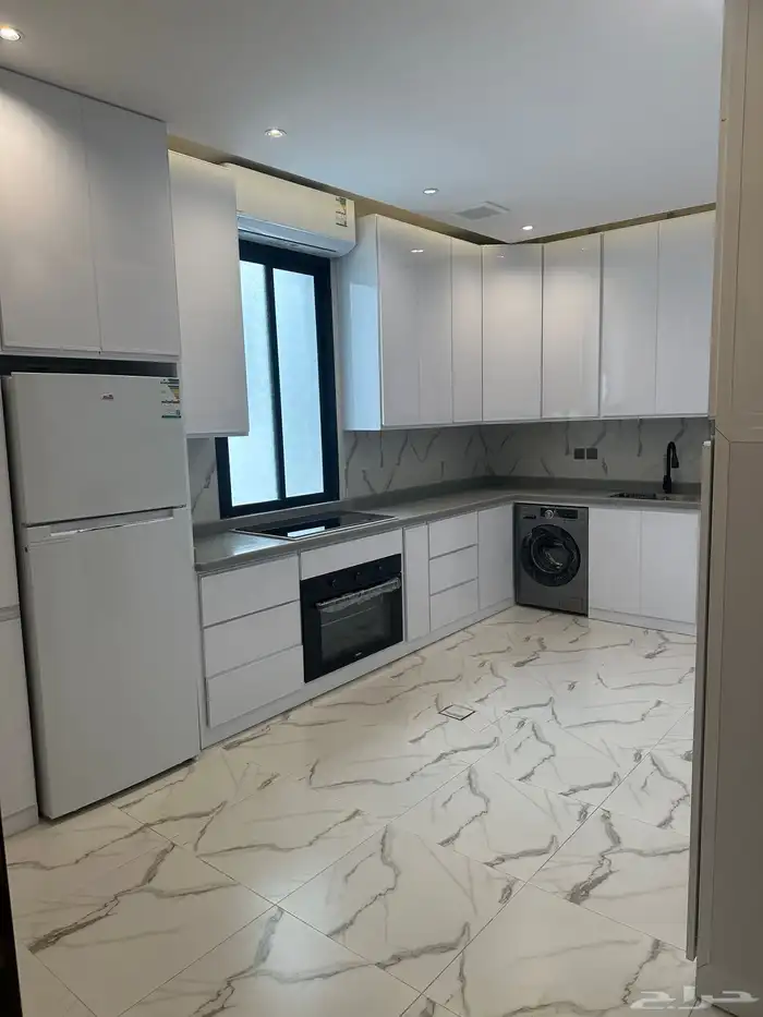 شقة فخمة ونظيفه وجديدة بسطح مستقل 14