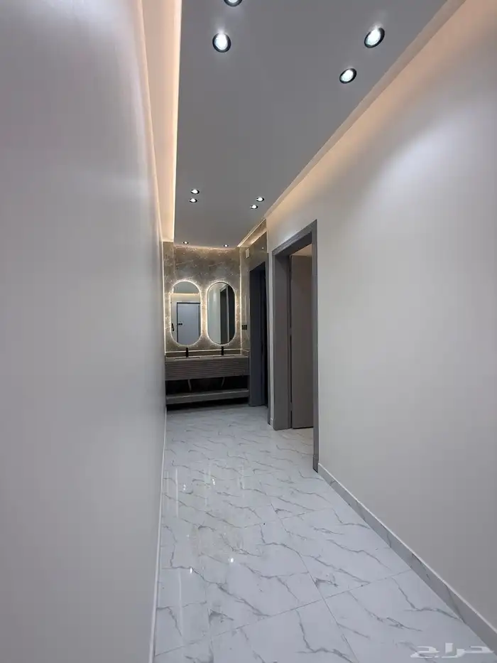 للبيع ارواف علويه وشقق ارضيه ببايكة سيارة ف شمال الخميس 24