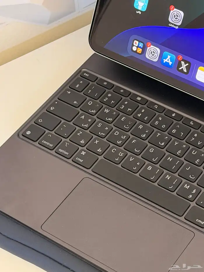 ايباد برو 13 بوصة (M4) يدعم الشريحة QR 8