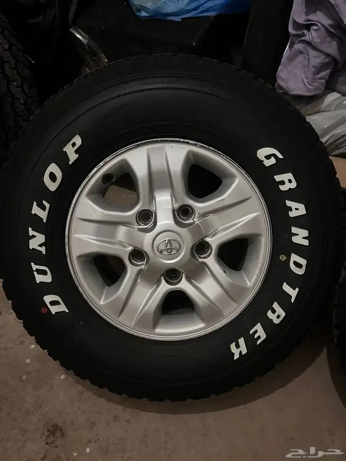 للبيع جنوط لاندكروزر وكفرات دنلوب 0