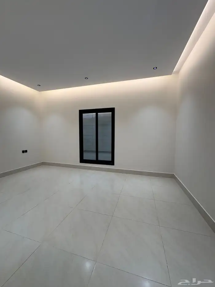 للبيع شقه دور ثانى مع ملحق وسطح مصعد جاهز حى الحسام 18