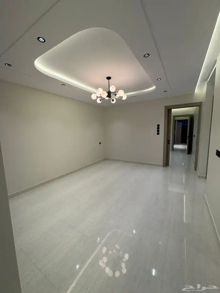 للبيع بأحد رفيده دور تمليك أرضي 6 غرف بمدخل سياره تشطيب vip 13