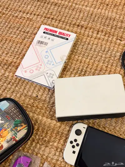 جهازين نينتندو سويتش مع وحدات تحكم إضافية index