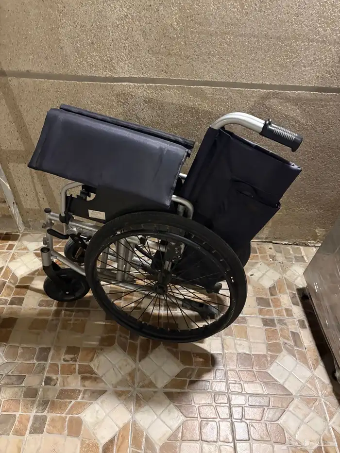 للبيع كرسي ومشايه لا يوجد فيهم عيوب 0