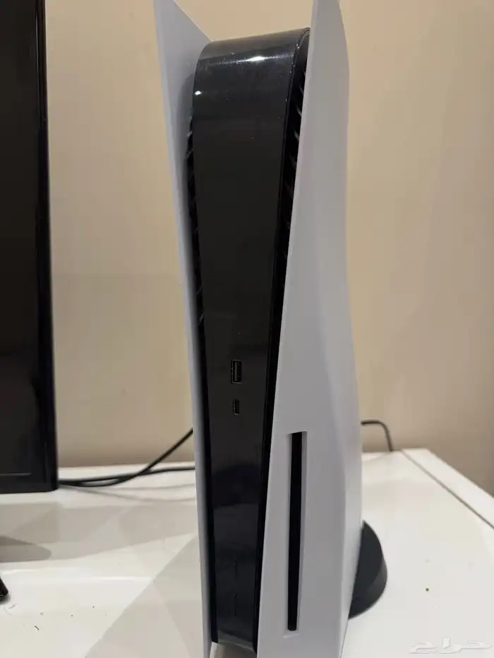 سوني 5   بلايستيشن 5 نظييف  مع اغراض زياده 0