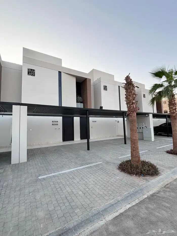 للبيع شقة بتصميم فاخر   مسبح   مصعد   موقف خاص 7