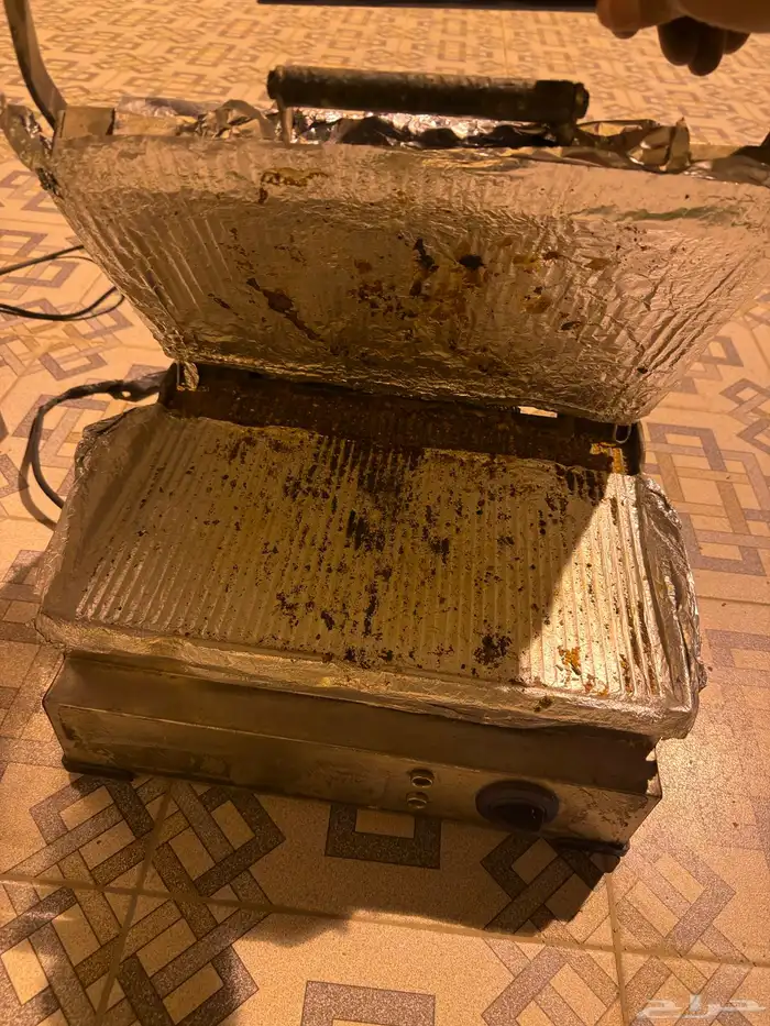 محمصة خبز تحتاج صيانة بسيطه للغطاء العلوي فقط 0