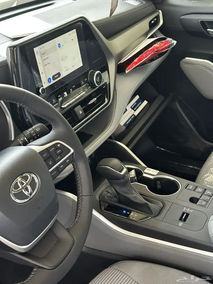 تويوتا هايلاندر GLE نص فل الوان ابيض موديل 2025 13