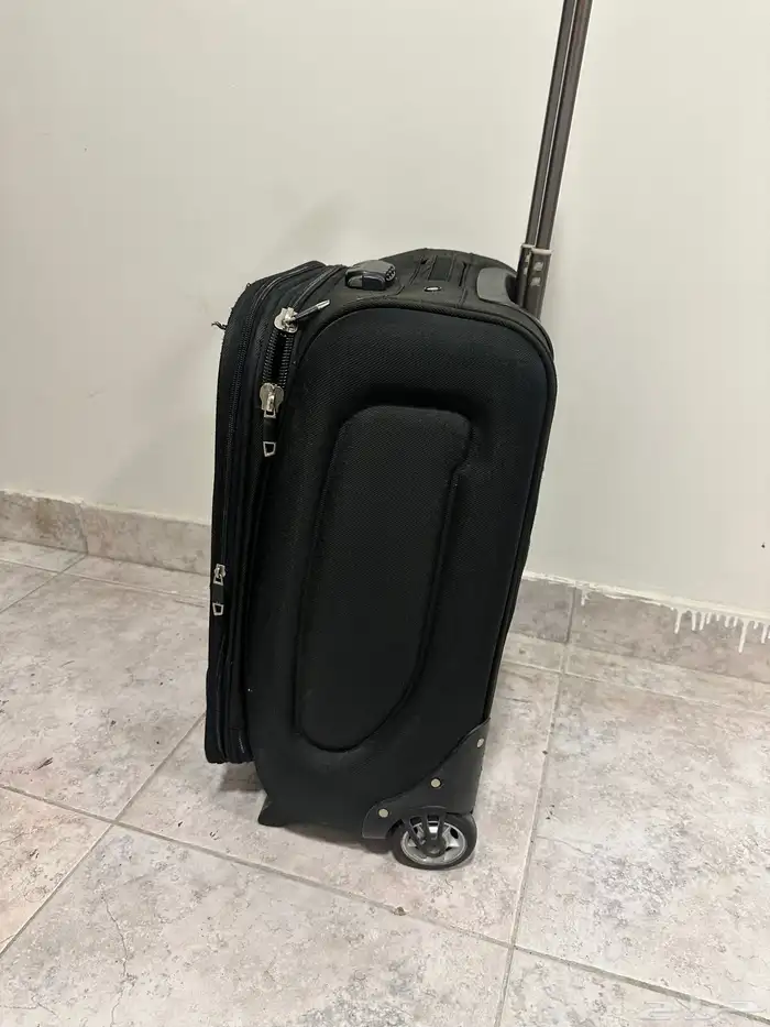 شنطة سفر لا يوجد بها اي عيوب 0