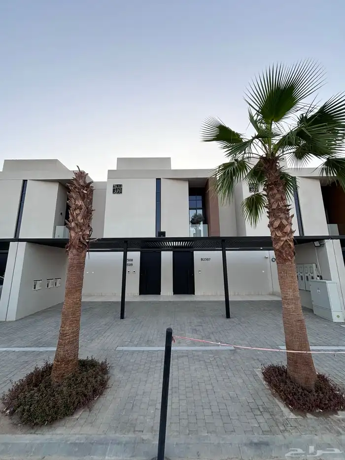 للبيع شقة بتصميم فاخر   مسبح   مصعد   موقف خاص 1