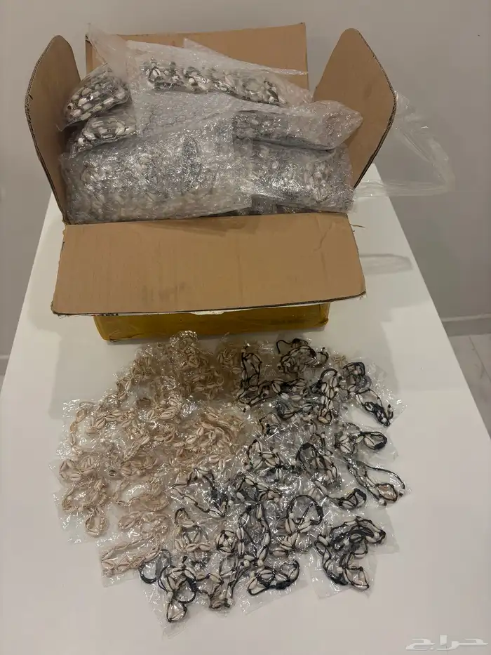 أساور صدف طبيعي بلونين أسود و ابيض 0