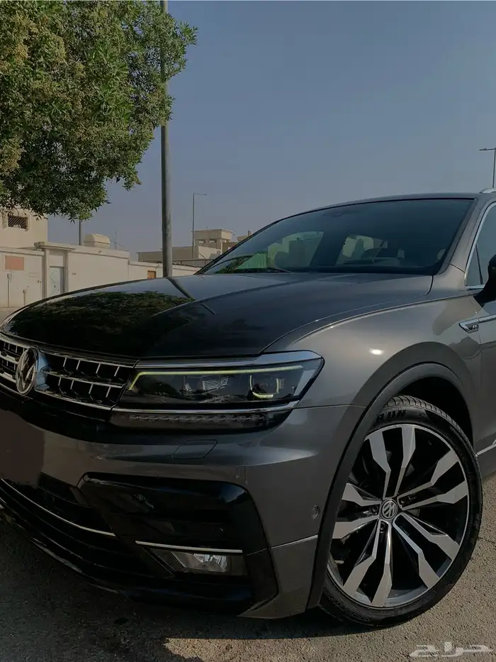 فوكس وأجن يتجوان 2019 R line 2