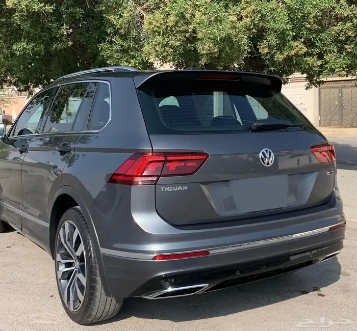 فوكس وأجن يتجوان 2019 R line 4