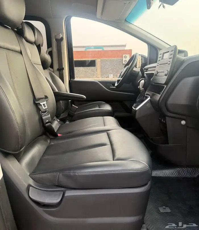 هونداي استاريا 2022 ديزل 12 راكب شبه جديد للبيع 8