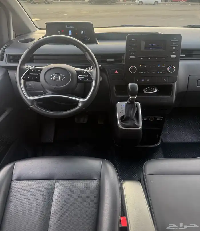 هونداي استاريا 2022 ديزل 12 راكب شبه جديد للبيع 14