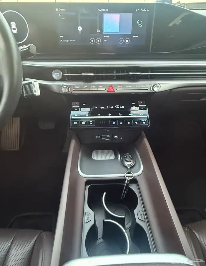 هونداي ازيرا 2023 ( بنزين ) فل كامل شبه جديدة للبيع 17