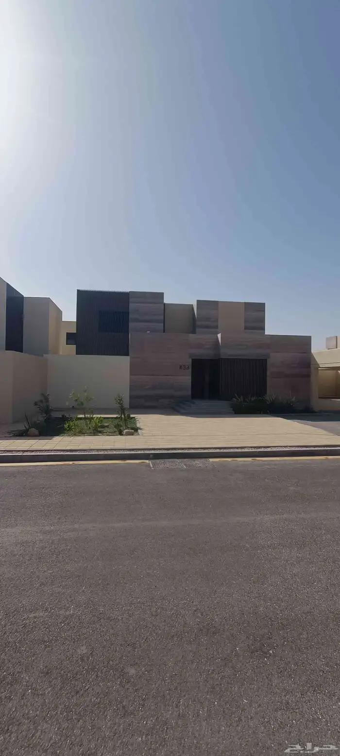 مهندس مدني خريج 2021 لدي خبره بالمملكه ولدي رخصة قيادة 2