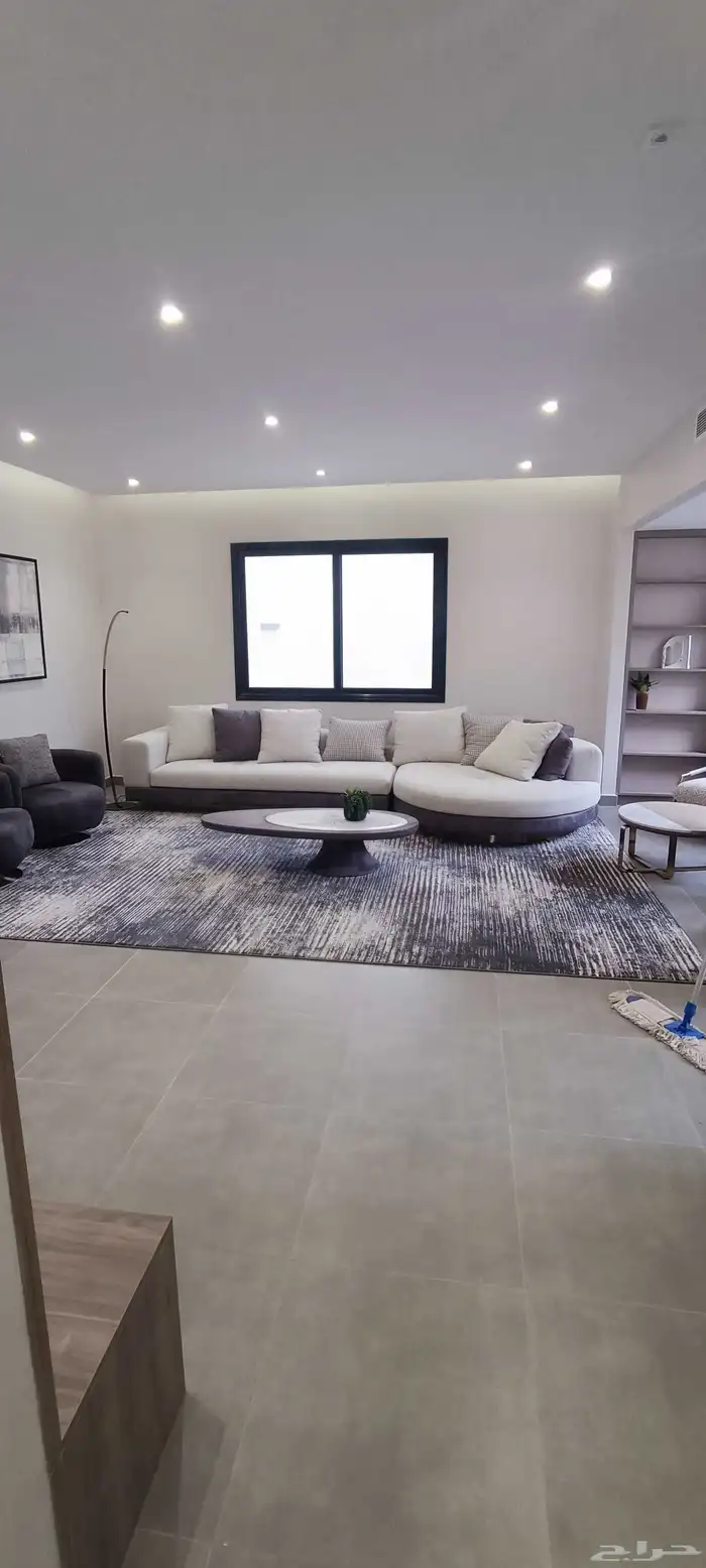 مهندس مدني خريج 2021 لدي خبره بالمملكه ولدي رخصة قيادة 7