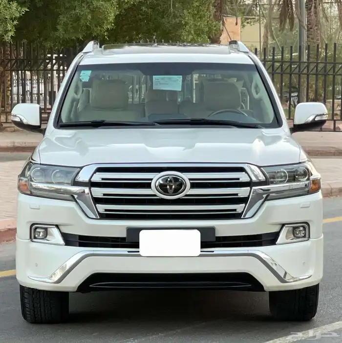 تويوتا لاندكروزر 2017 GXR فل سعودي 1